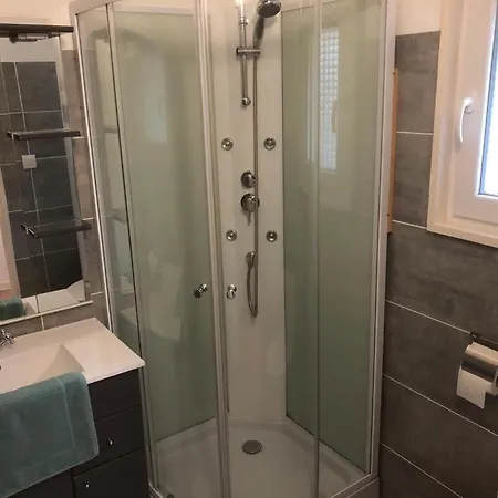 Du Chateau Apartment *